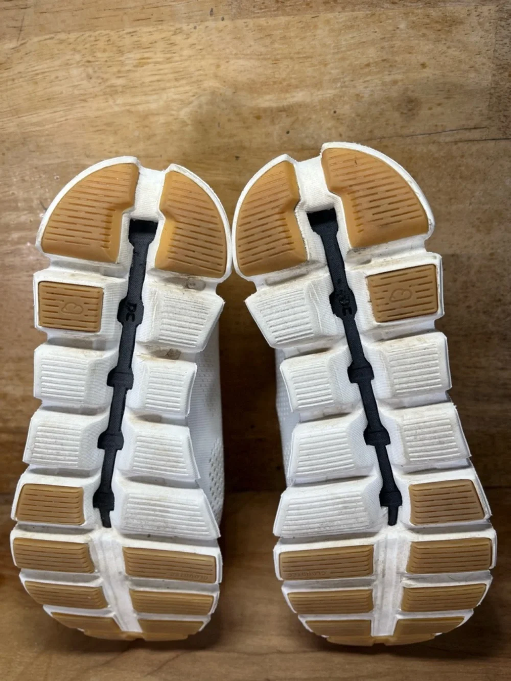 On Cloud 5 Coast LIGHTWEIGHT Womens Size 7 Running Shoes Sneakers Undyed White - Picture 8 of 12